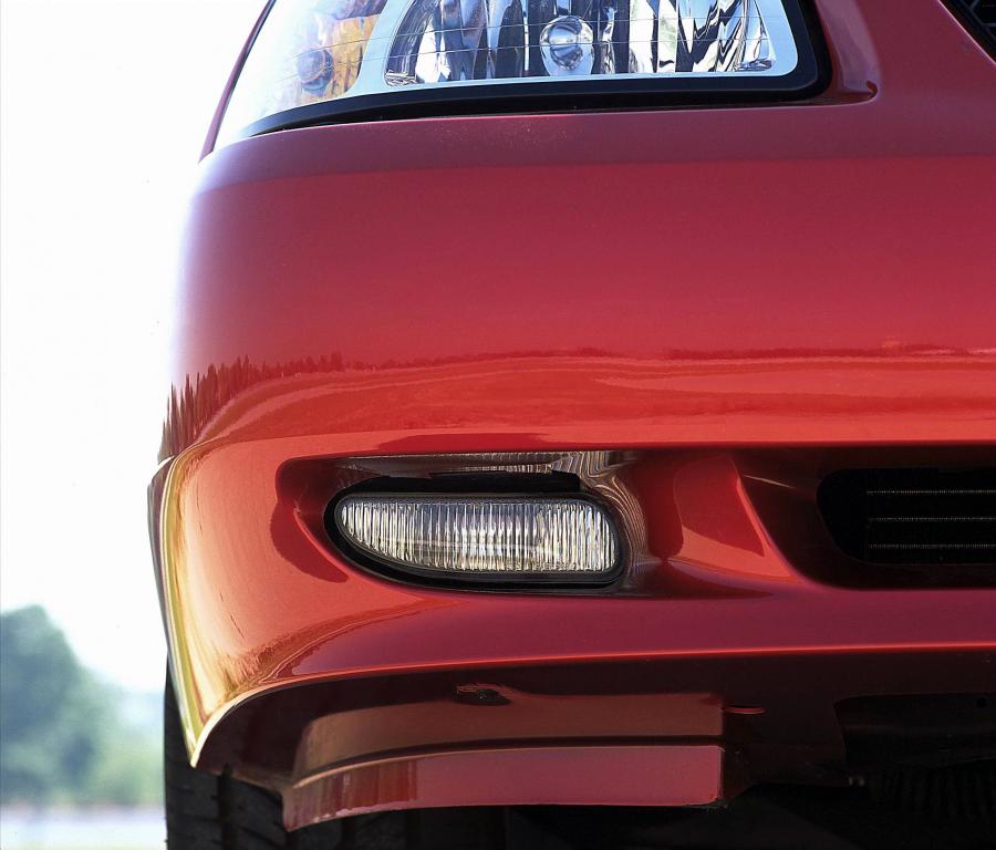 Детали экстерьера Ford Mustang GT Convertible 1999 года  (фото 27 из 74)